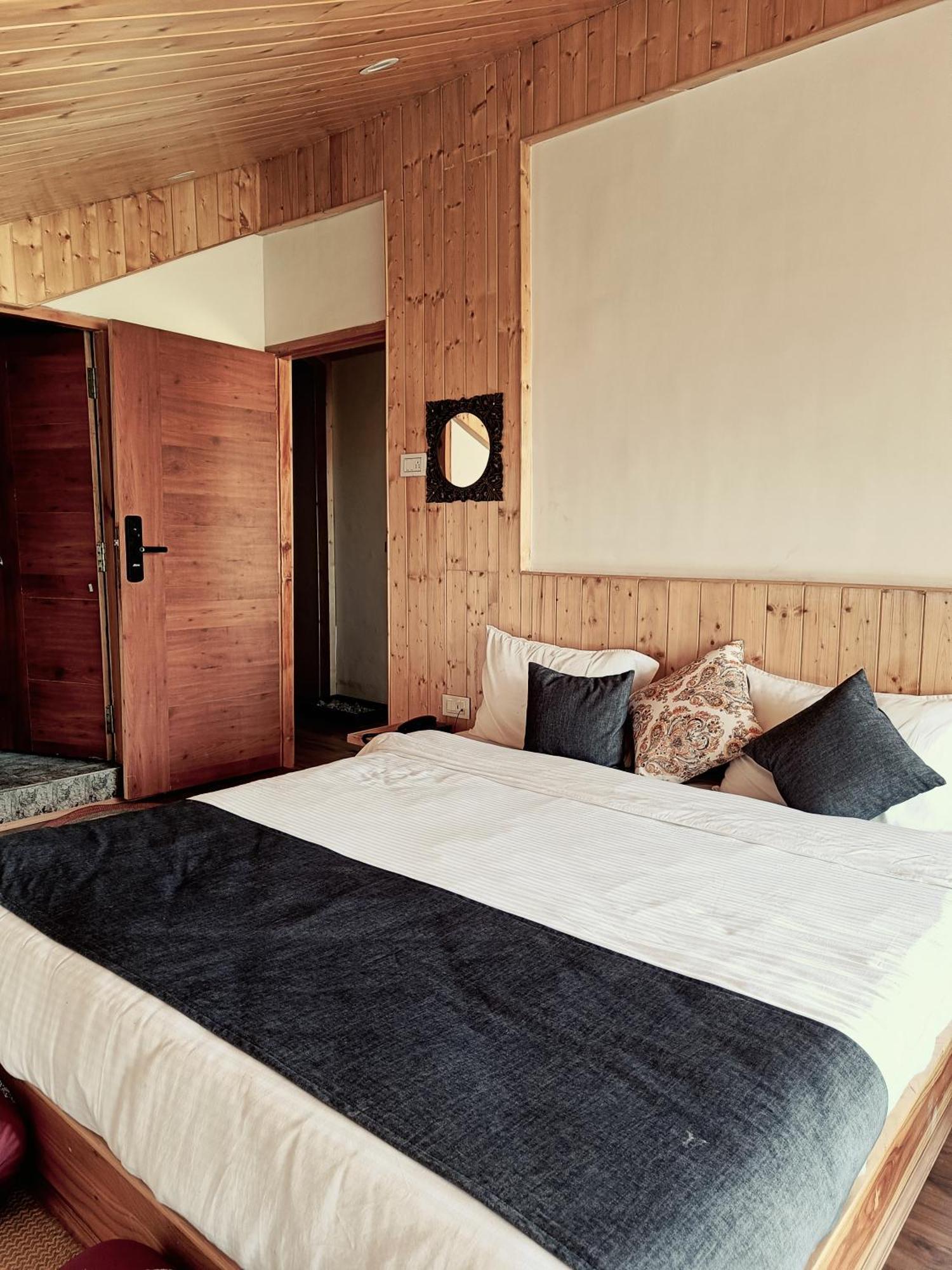 Trimounts-A Boutique Hotel & Wellnes Center In Tirthan Valley Banjār Exterior foto