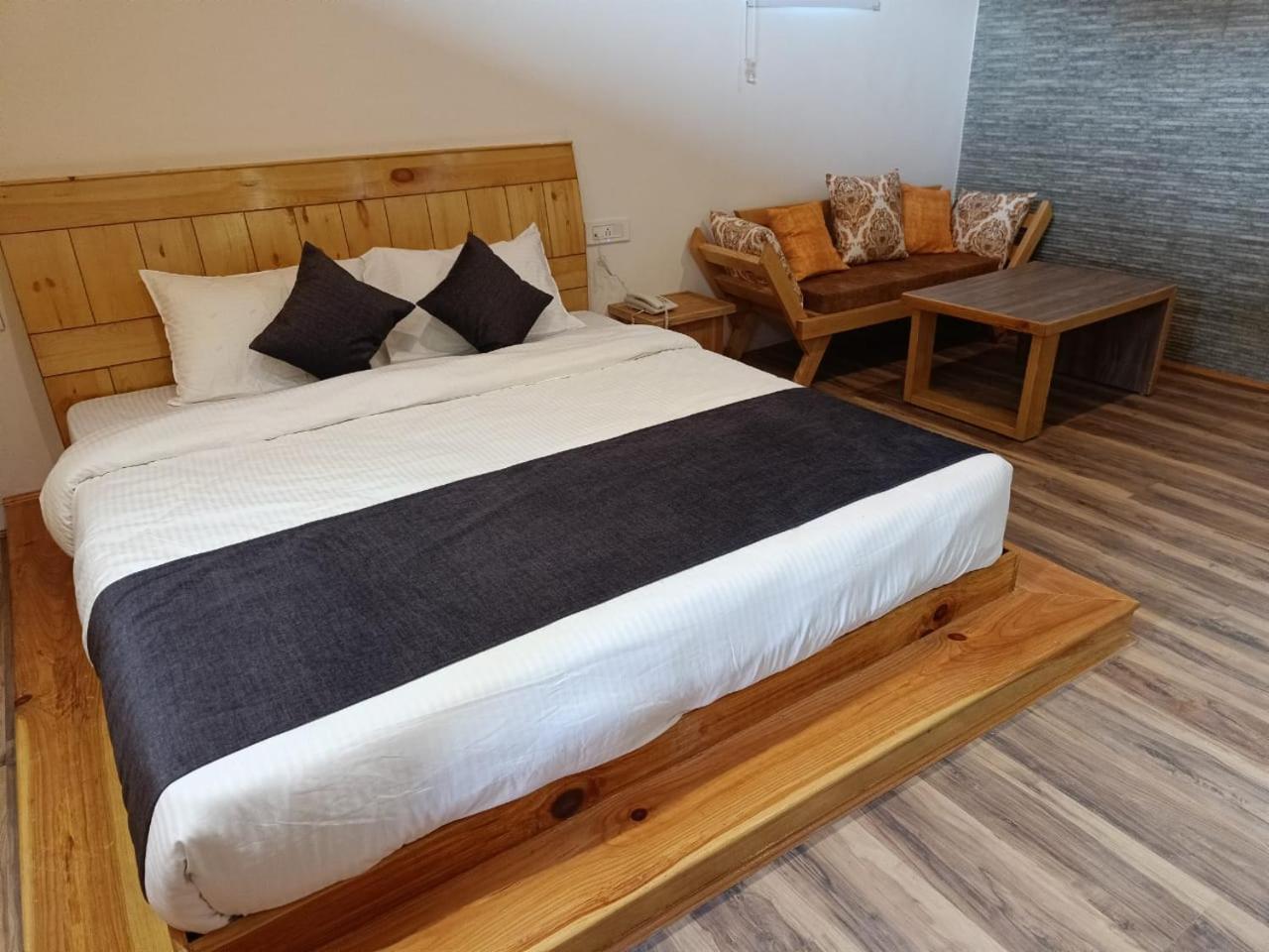 Trimounts-A Boutique Hotel & Wellnes Center In Tirthan Valley Banjār Exterior foto