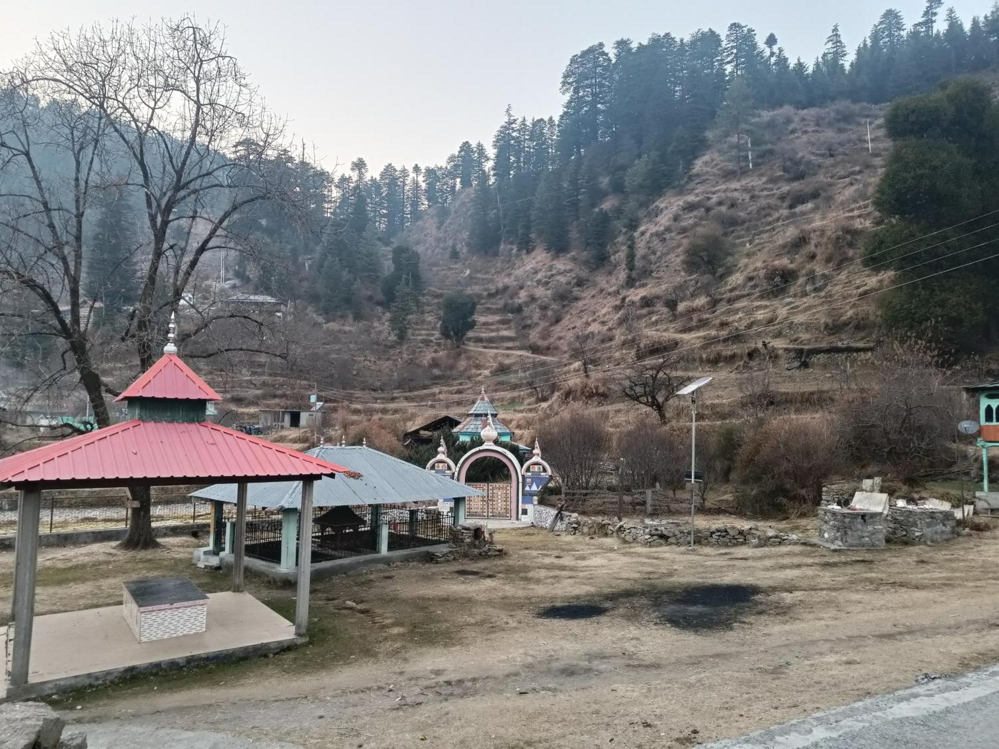 Trimounts-A Boutique Hotel & Wellnes Center In Tirthan Valley Banjār Exterior foto